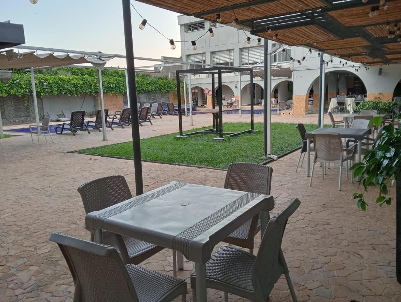 Hotel Don Gregorio Картаго Екстериор снимка