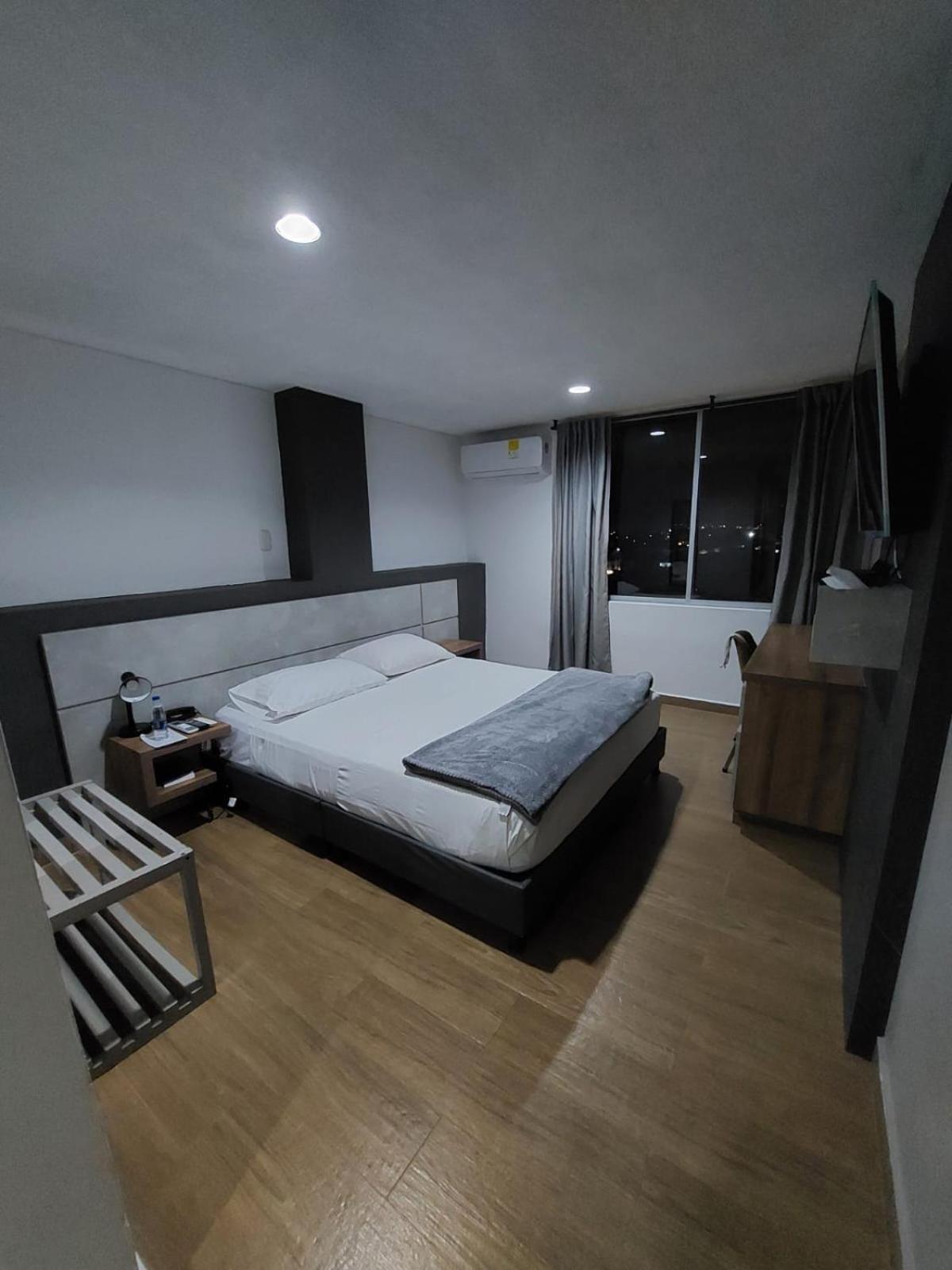 Hotel Don Gregorio Картаго Екстериор снимка