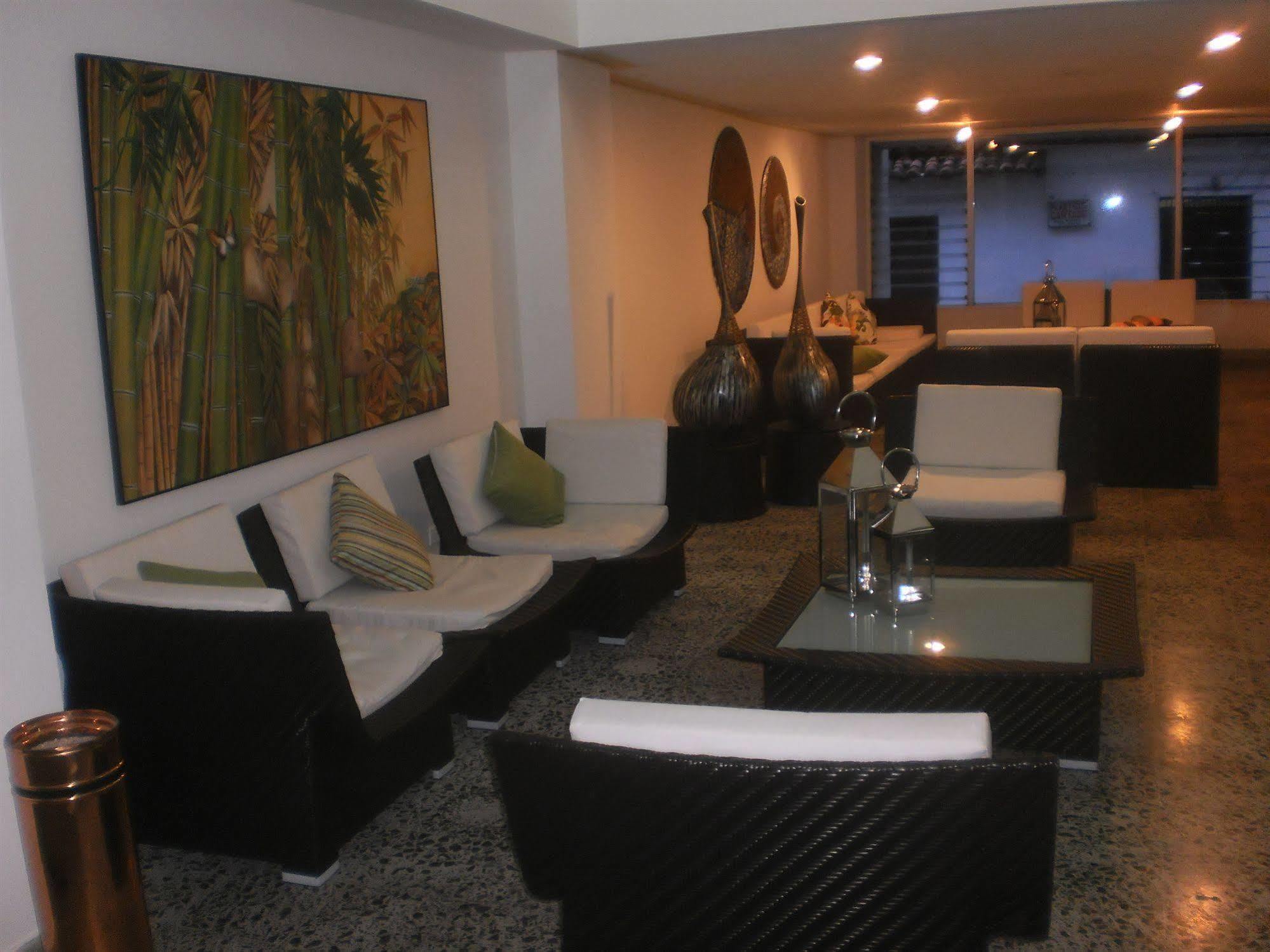 Hotel Don Gregorio Картаго Екстериор снимка