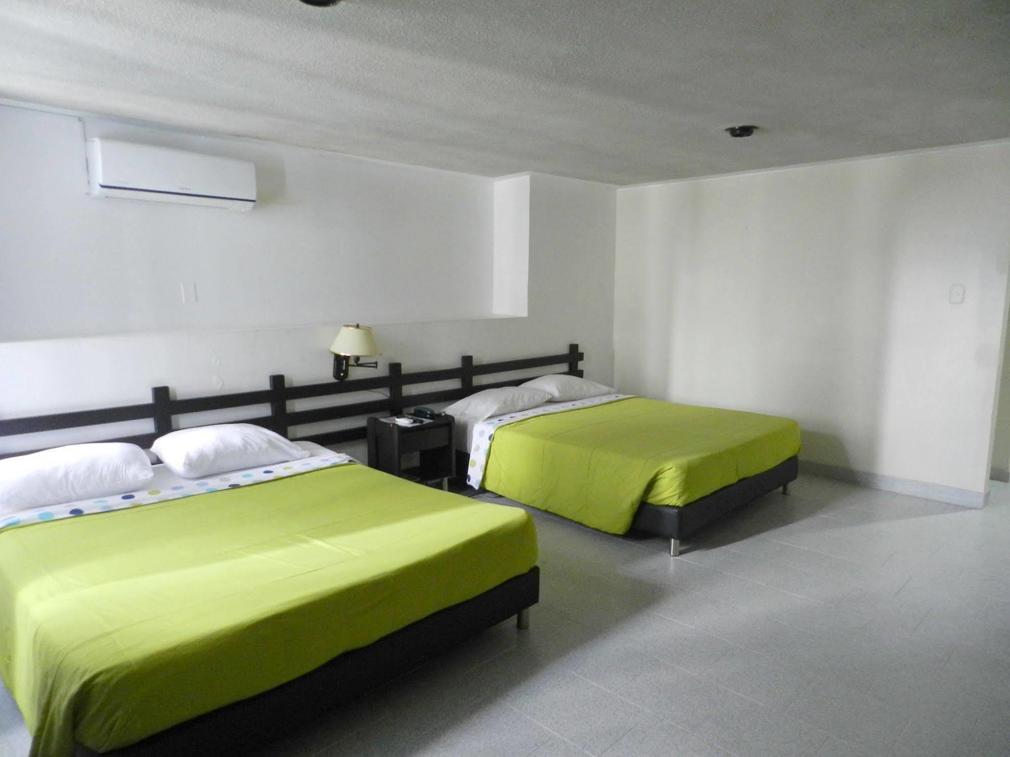 Hotel Don Gregorio Картаго Екстериор снимка