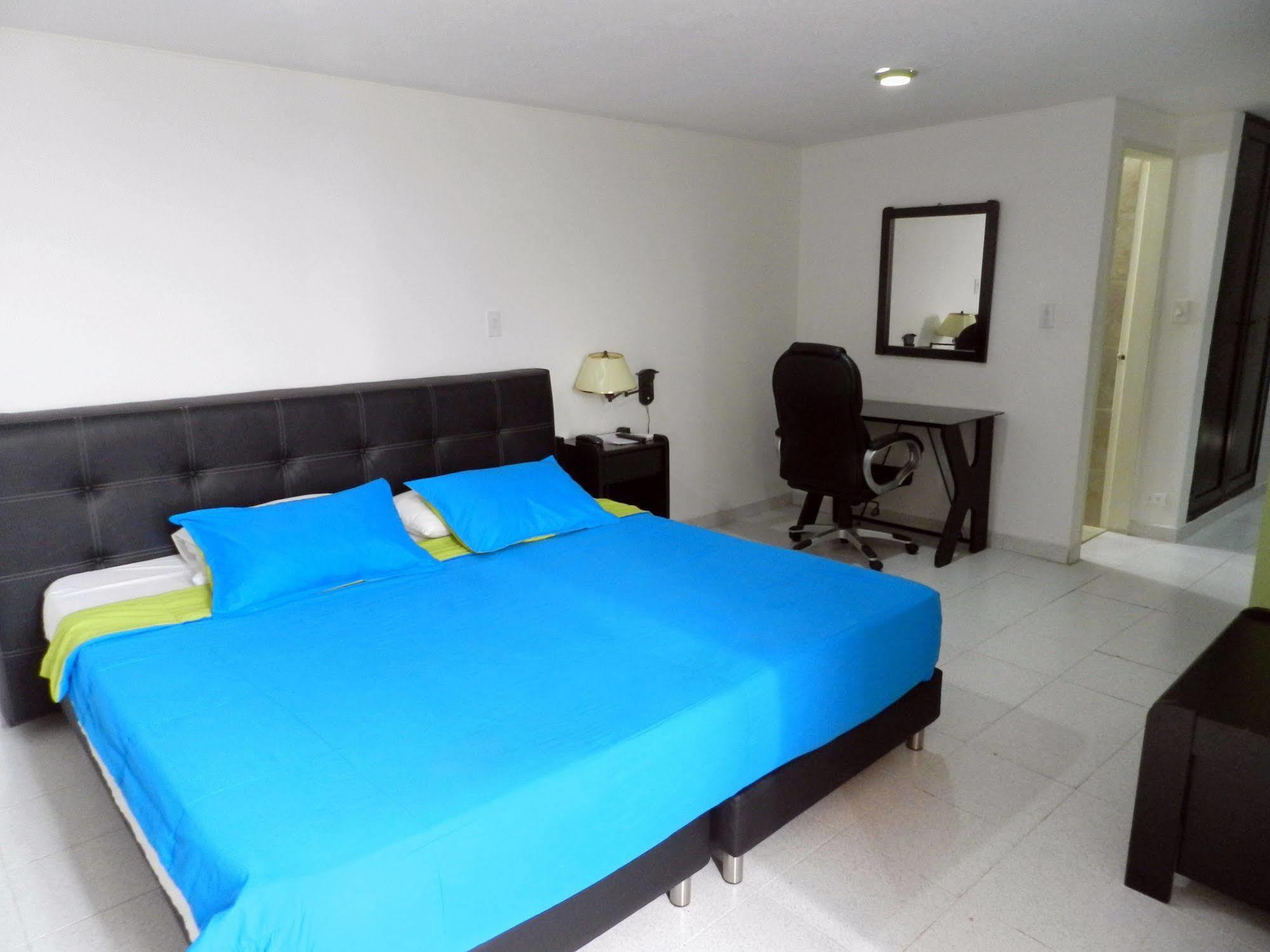 Hotel Don Gregorio Картаго Екстериор снимка