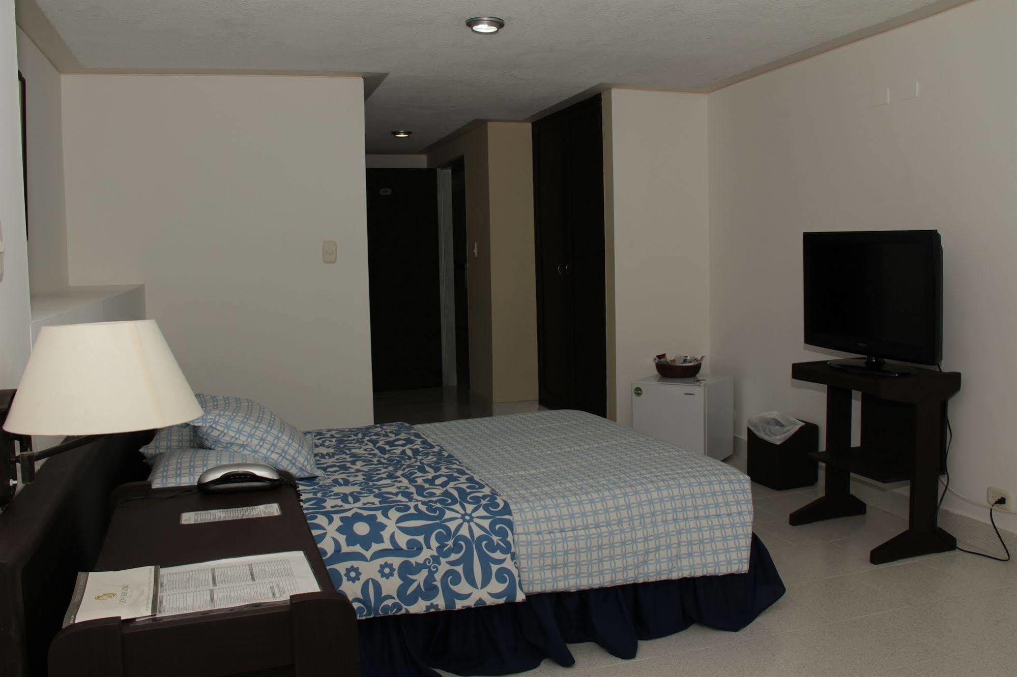 Hotel Don Gregorio Картаго Екстериор снимка