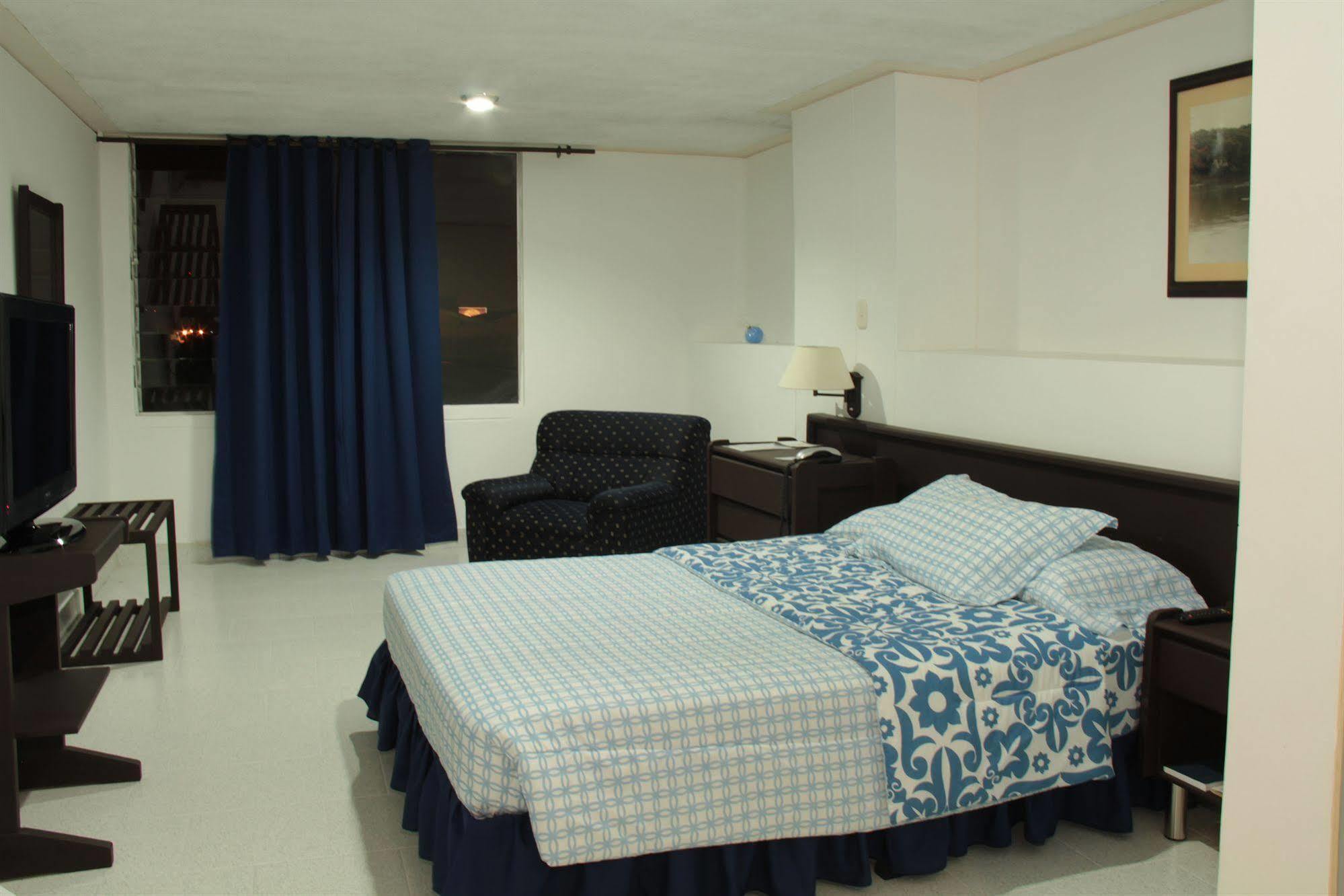 Hotel Don Gregorio Картаго Екстериор снимка